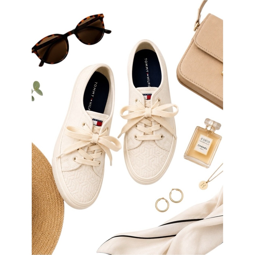 Tommy Hilfiger Toni Monogram Canvas Sneakers White Lace Up Women's 8.5M in GUC